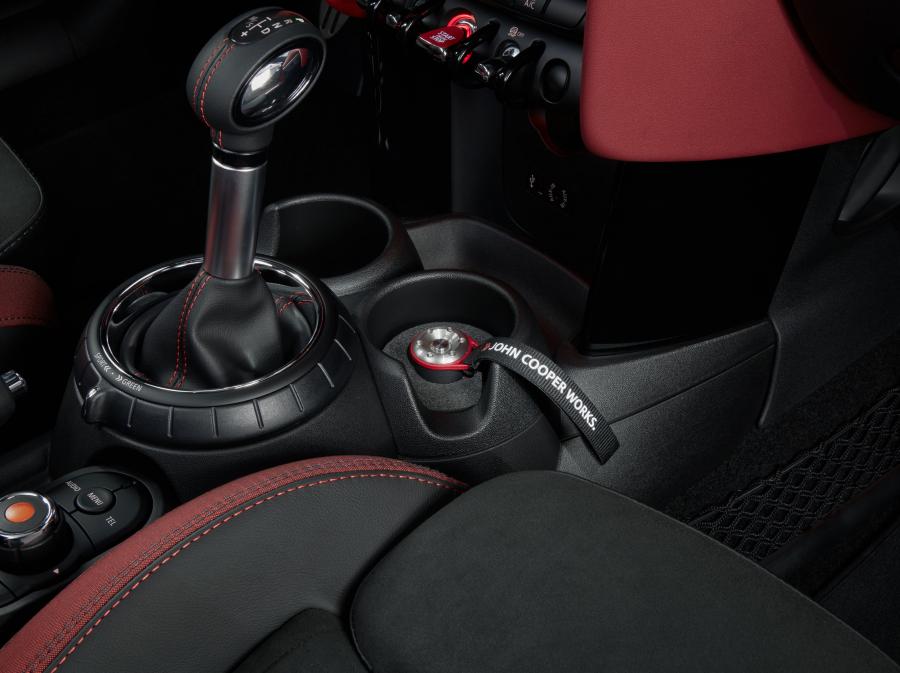 Детали интерьера Mini Cooper S 15 Anos en MX (F56) 2017 года  (фото 17 из 23)